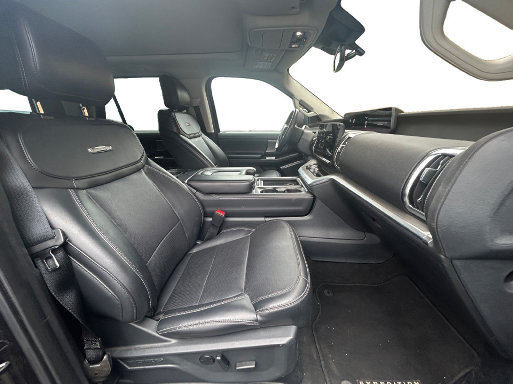 Used 2025 Ford Expedition Platinum AWD/4WD image 20