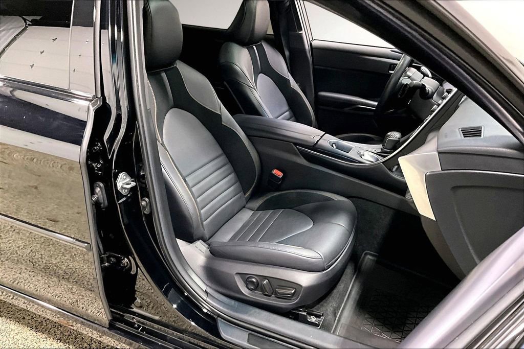 Used 2022 Toyota Avalon Touring w/ Advanced Safety Package image 28