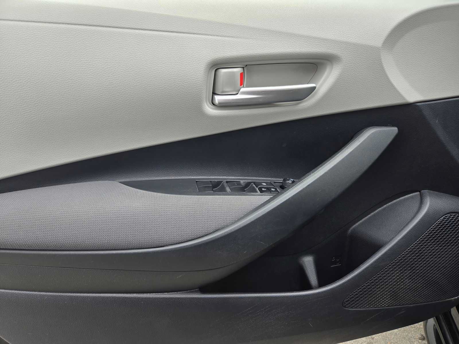 Used 2020 Toyota Corolla LE w/ Carpet Mat Package (TMS) FWD image 15