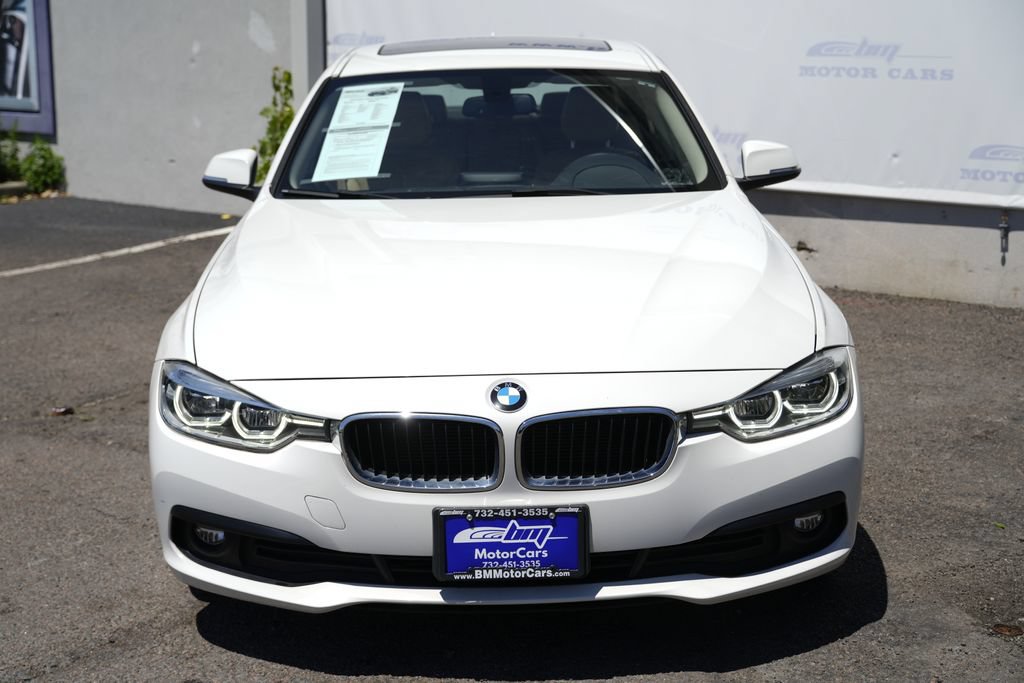 Used 2018 BMW 320i xDrive Sedan AWD/4WD image 5
