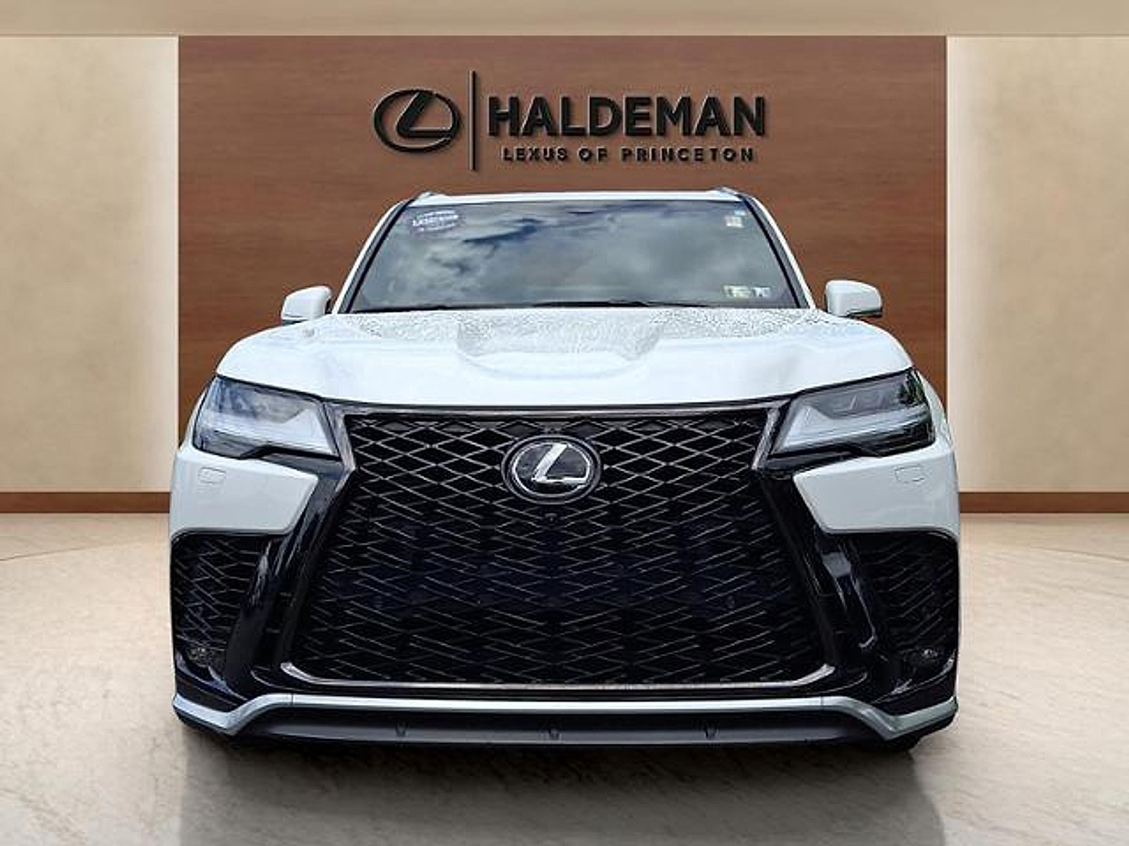Used 2024 Lexus LX 600 F Sport AWD/4WD image 2