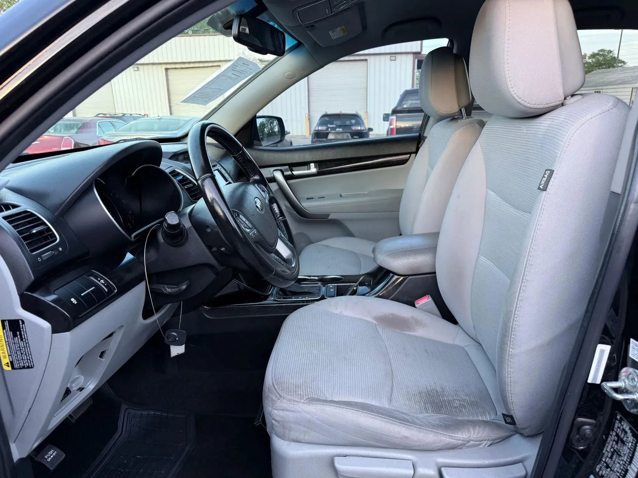 Used 2015 Kia Sorento LX image 2