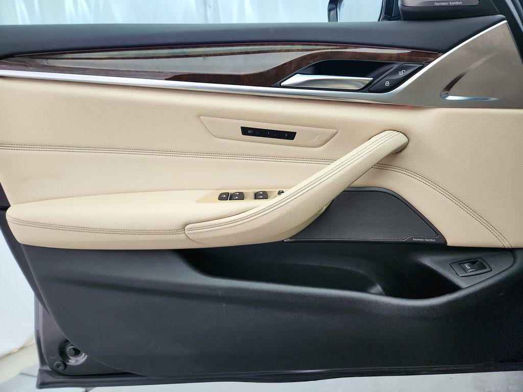 Used 2019 BMW 530i xDrive AWD/4WD image 25