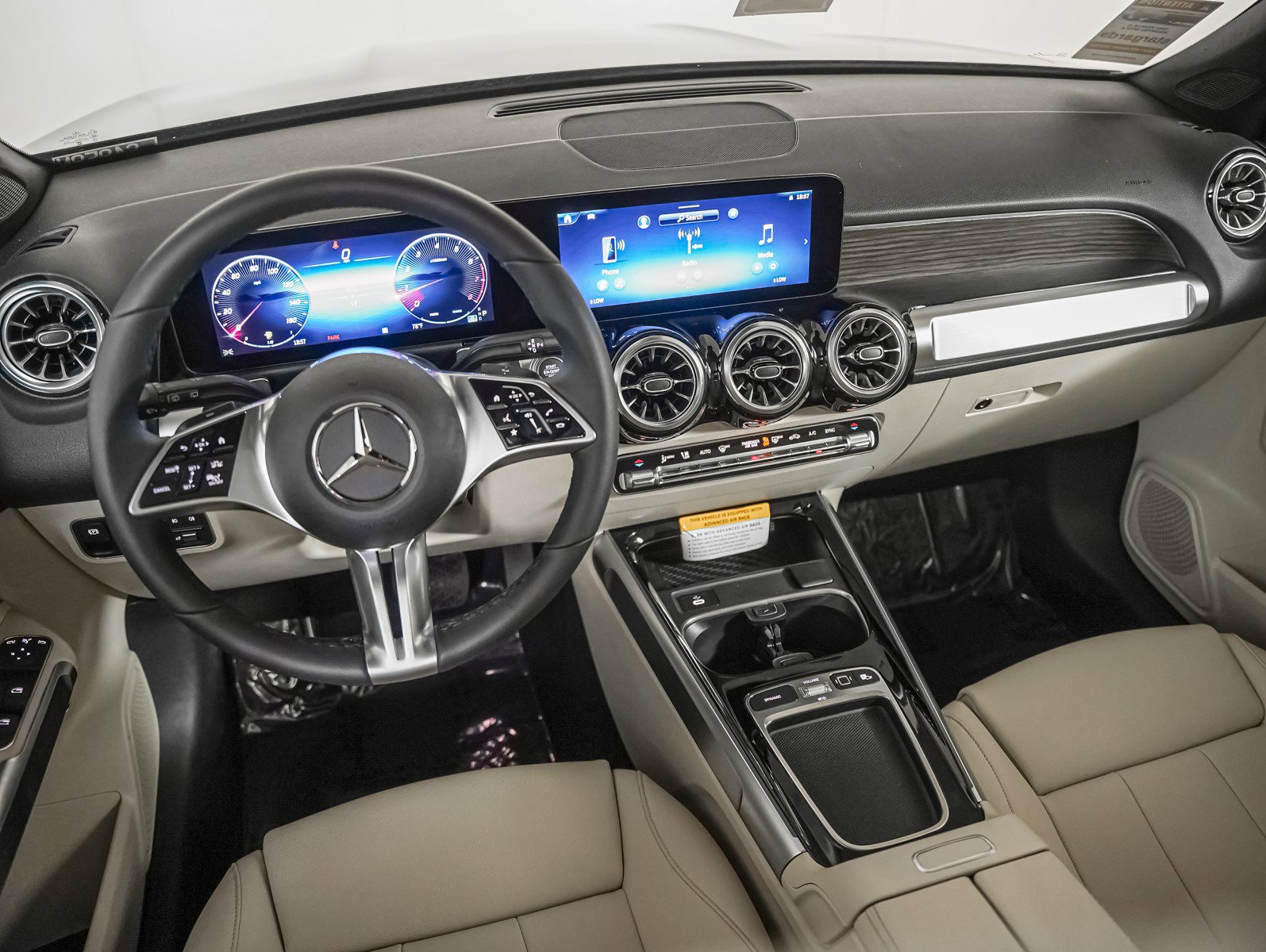 New 2025 Mercedes-Benz GLB 250 image 17