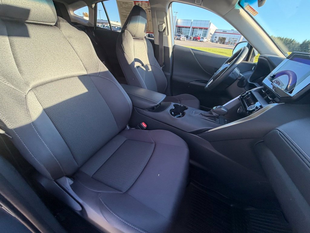 Used 2024 Toyota Venza LE AWD/4WD image 34