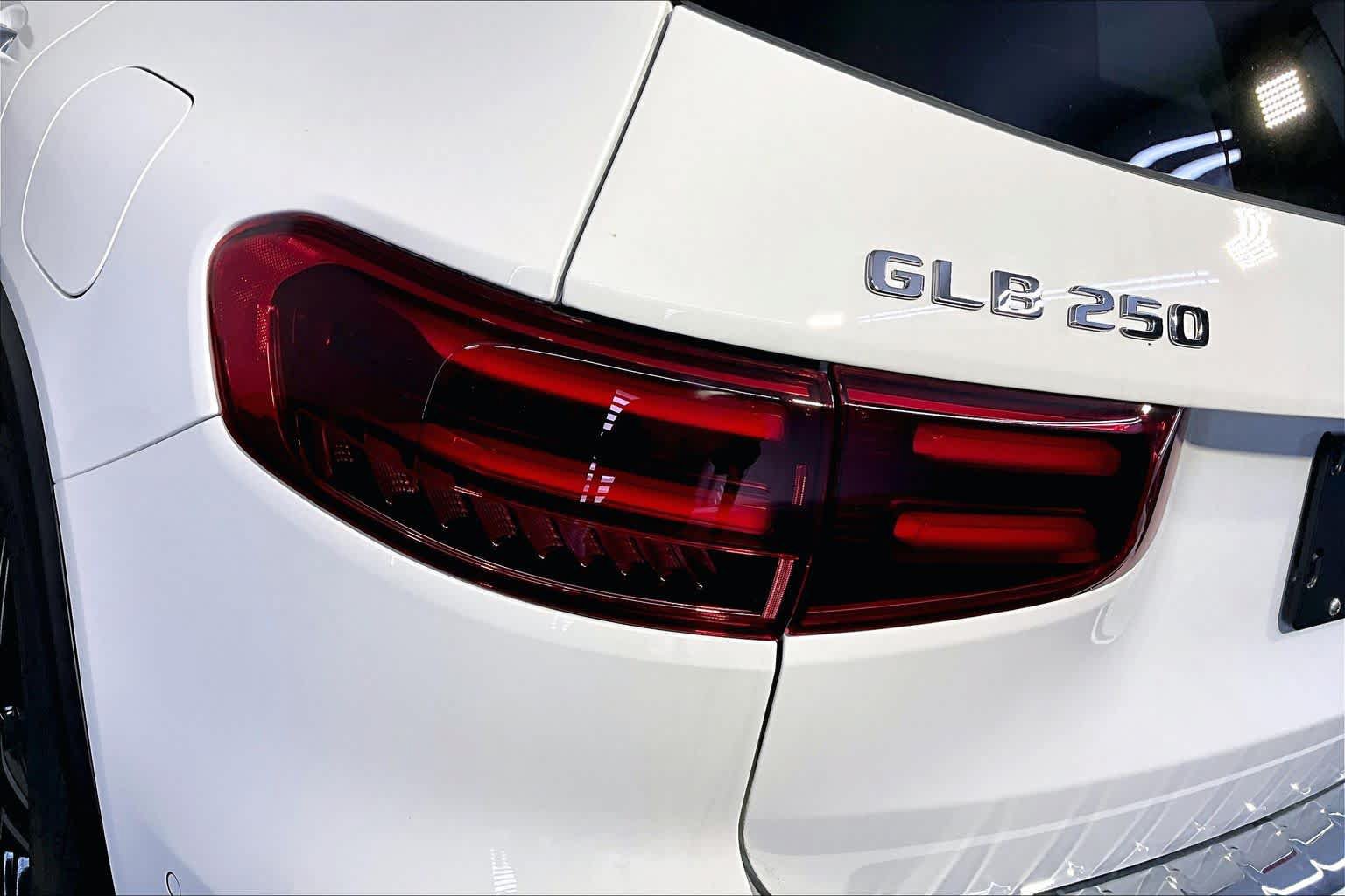 New 2026 Mercedes-Benz GLB 250 4MATIC image 5