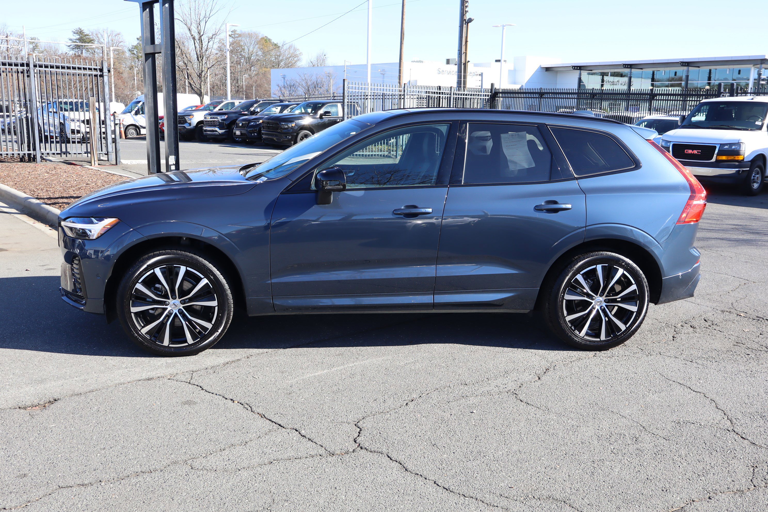 Used 2025 Volvo XC60 B5 Plus image 7