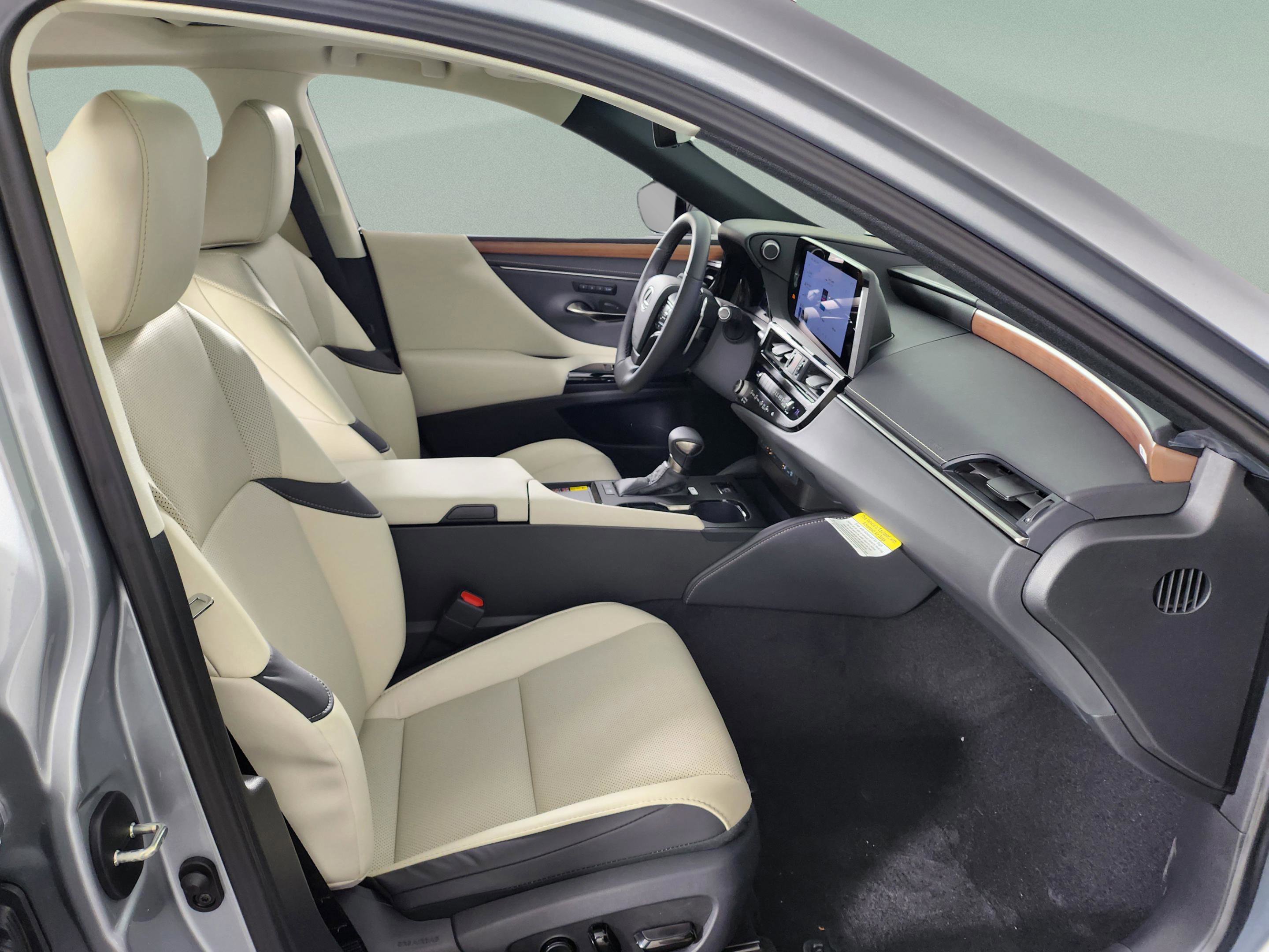 New 2025 Lexus ES 300h w/ Premium Package image 36