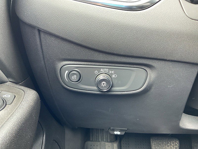 Used 2024 Chevrolet Equinox LT w/ LPO, Floor Liner Package FWD image 19