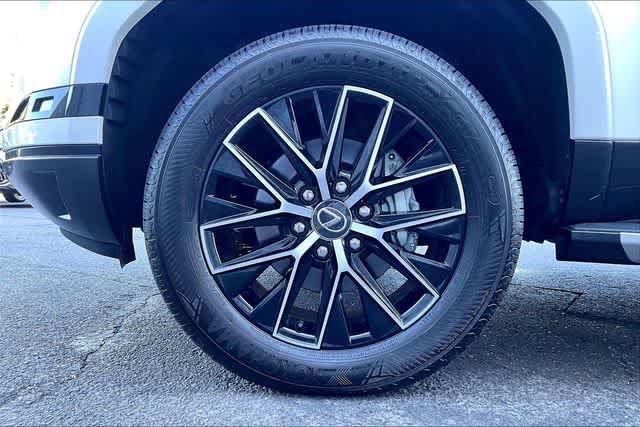 Used 2024 Lexus GX 550 w/ Cold Area Package AWD/4WD image 35