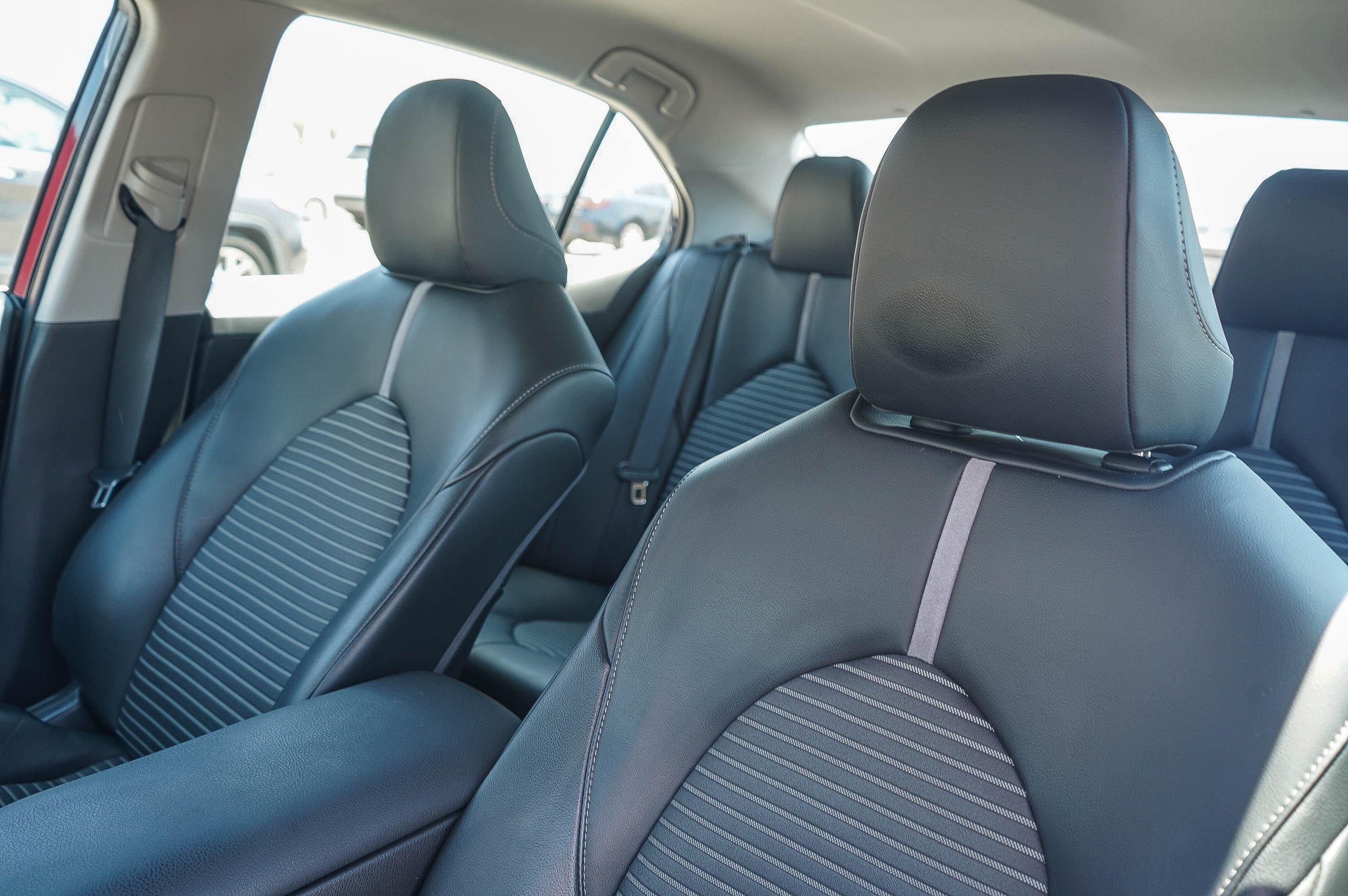 Used 2021 Toyota Camry SE w/ Carpet Mat Package (TMS) FWD image 25
