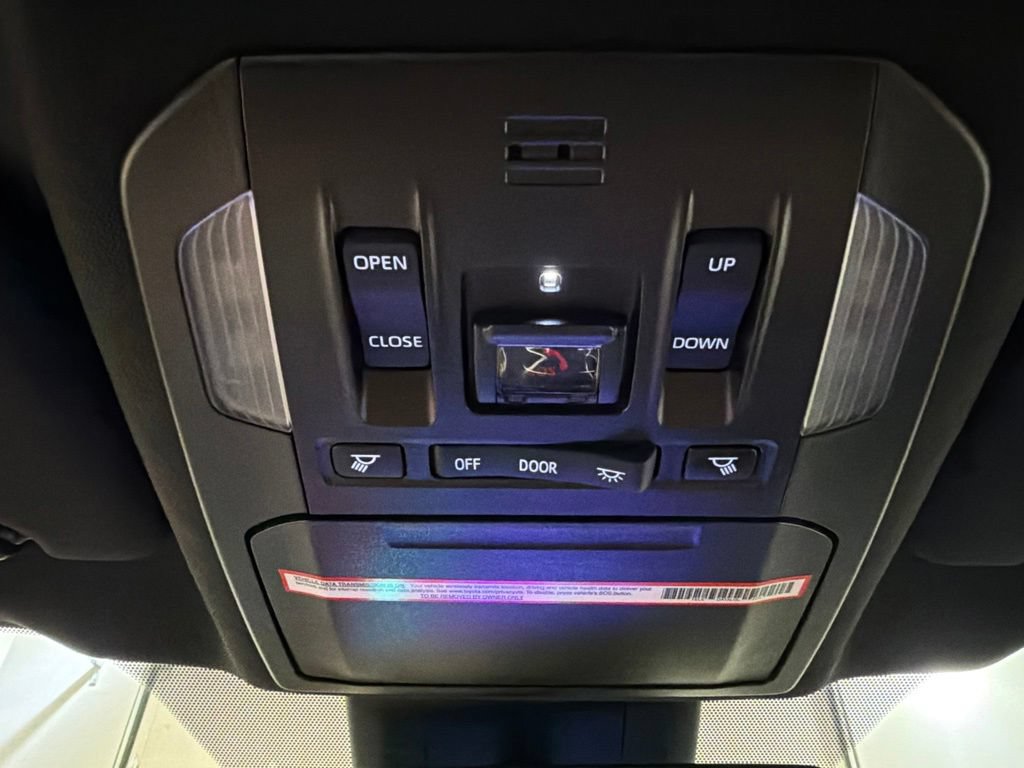 Used 2023 Toyota Highlander XSE AWD/4WD image 25