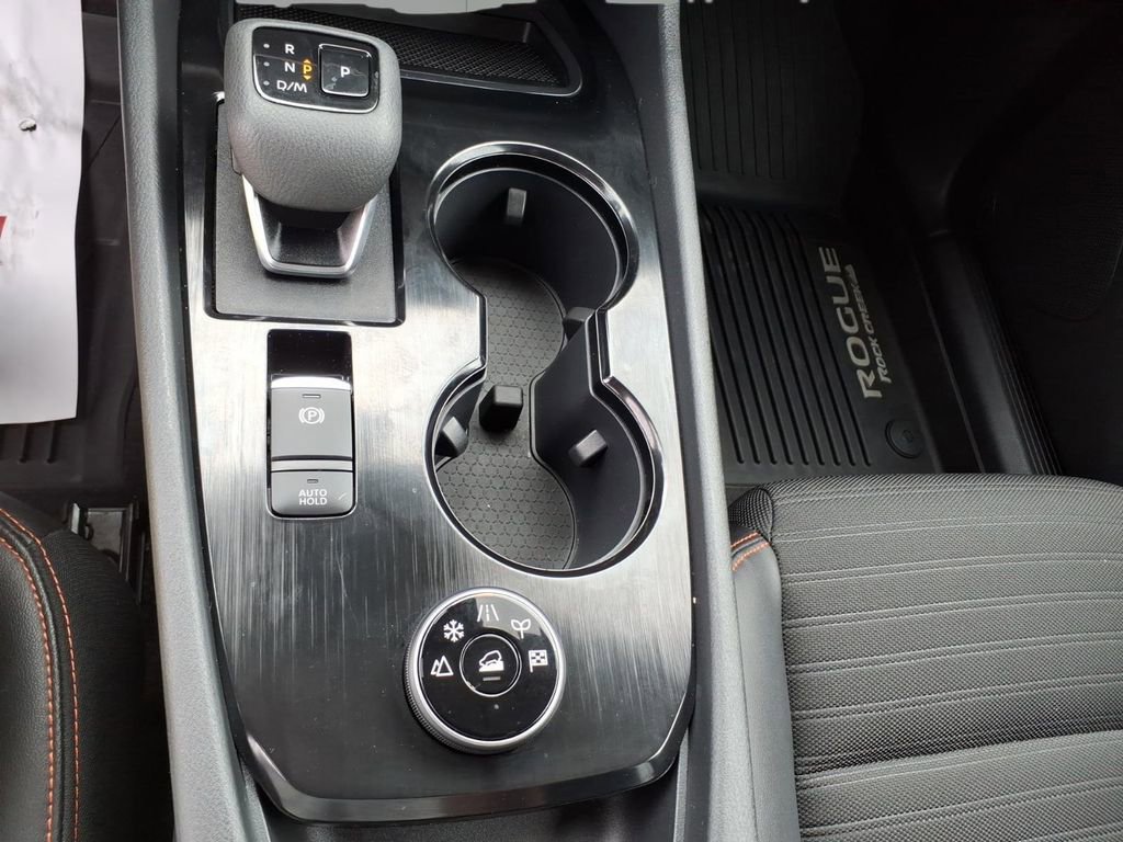 Used 2025 Nissan Rogue SV image 23