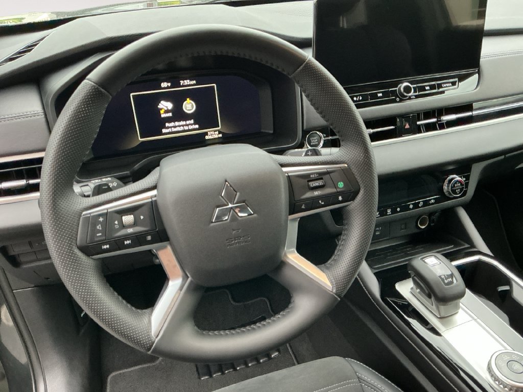 Used 2025 Mitsubishi Outlander SE FWD image 12