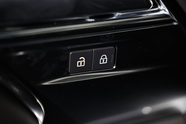 New 2025 Land Rover Range Rover Long Wheelbase SE image 22