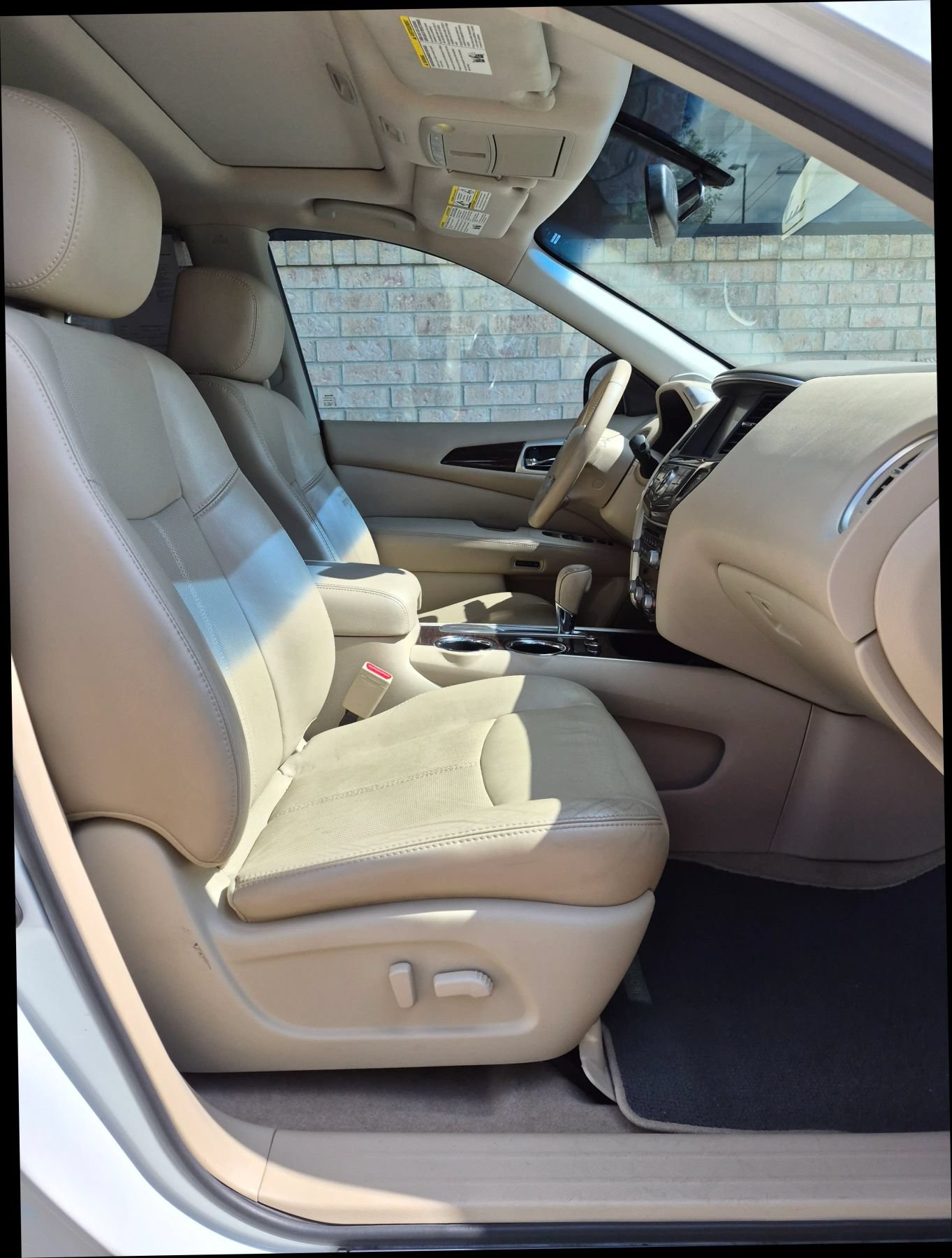 Used 2014 Nissan Pathfinder Platinum w/ Platinum Premium Package FWD image 8