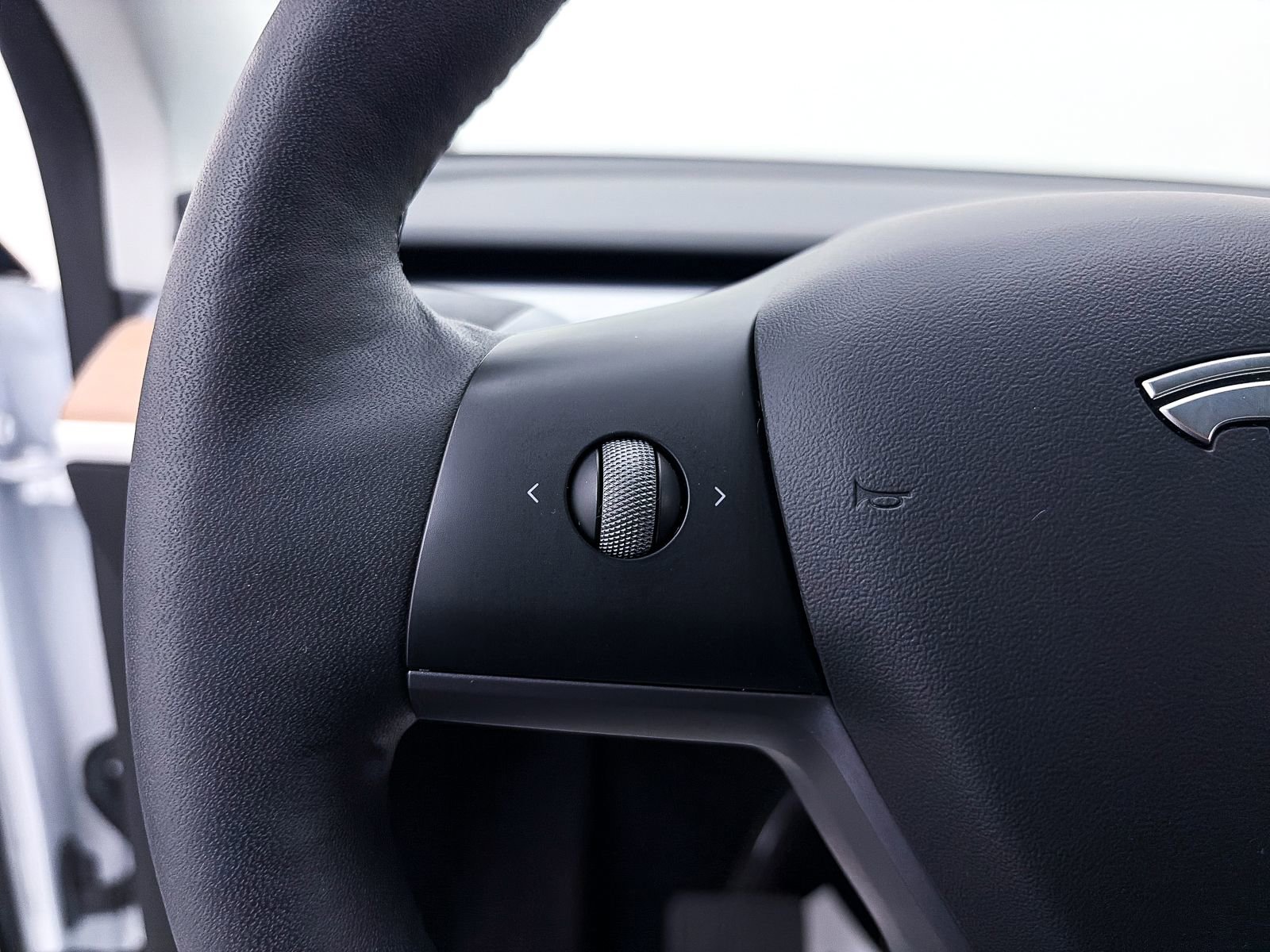 Used 2022 Tesla Model Y Long Range image 28