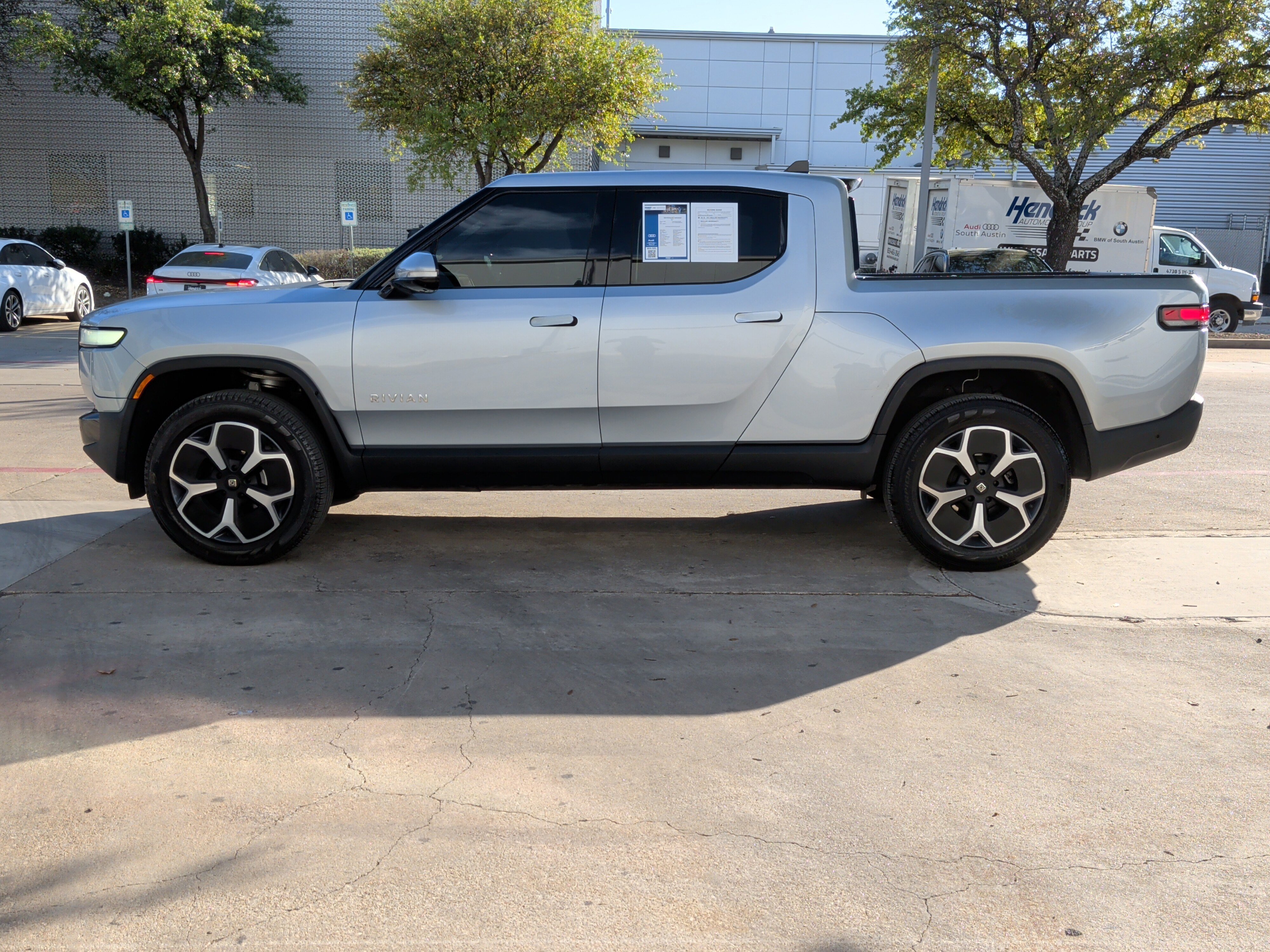 Used 2024 Rivian R1T Adventure image 7