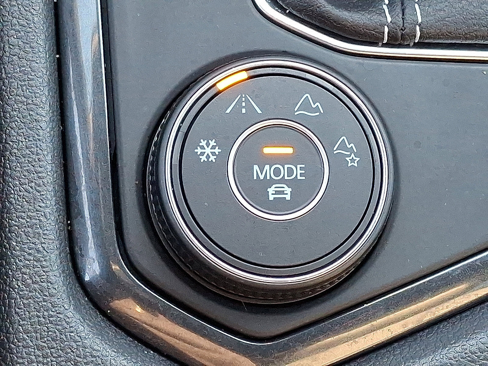 Used 2024 Volkswagen Tiguan SE R-Line image 23