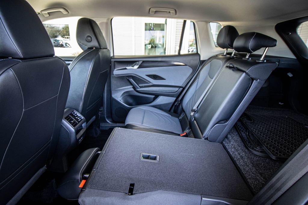 Certified 2025 Volkswagen Tiguan SE image 29