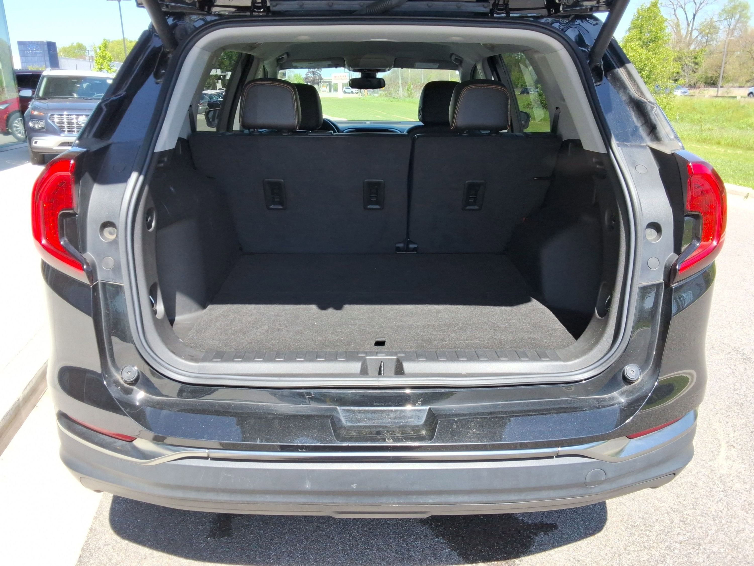 Used 2023 GMC Terrain AT4 AWD/4WD image 31