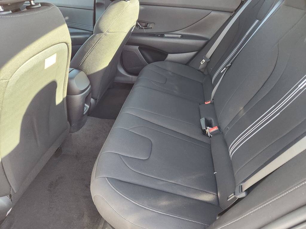 New 2025 Hyundai Elantra SEL image 30