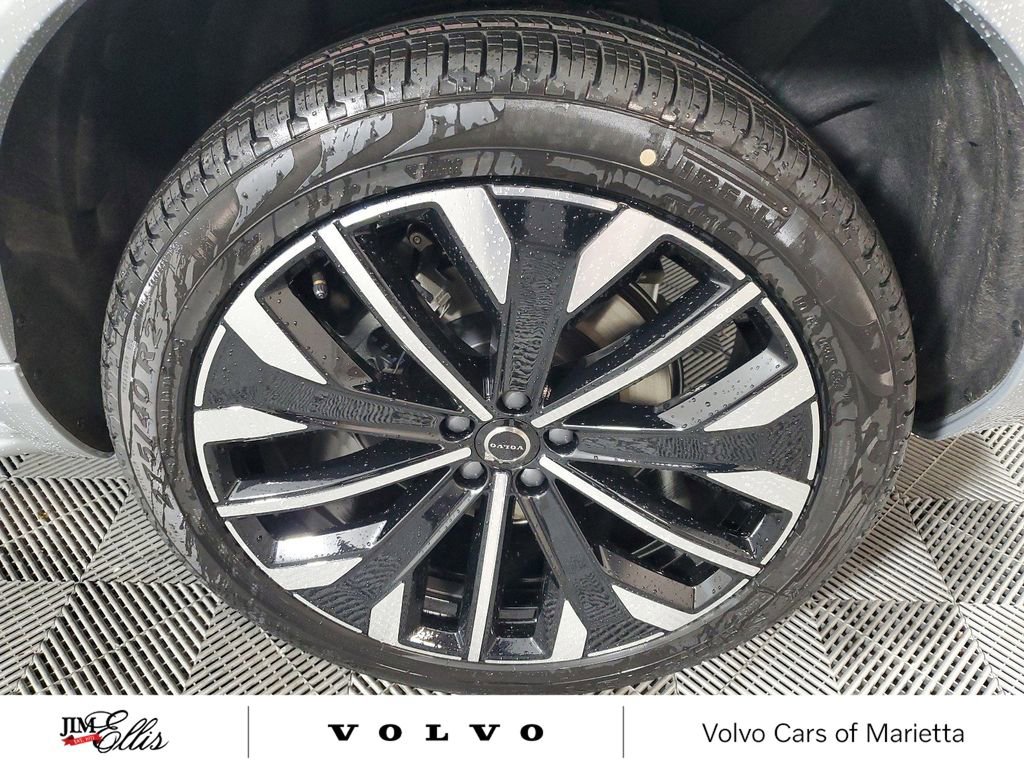 New 2025 Volvo XC90 B6 Core w/ Climate Package image 11