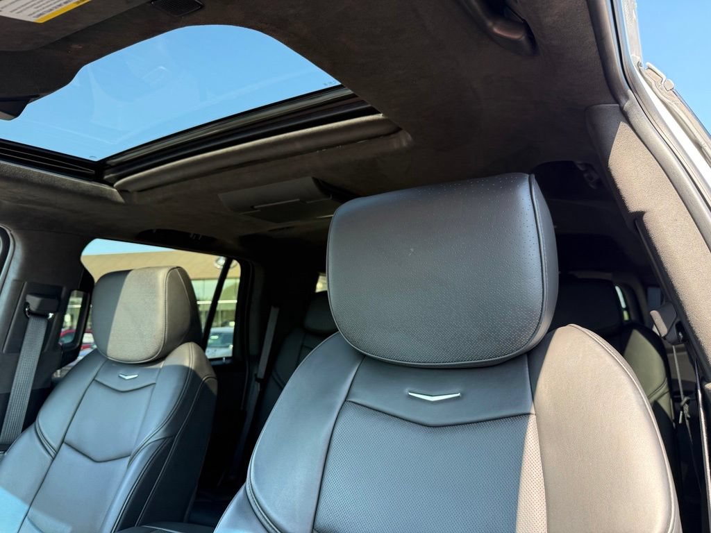 Used 2019 Cadillac Escalade Platinum AWD/4WD image 25