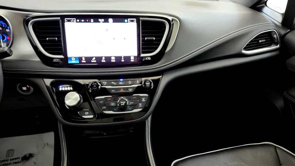 Used 2023 Chrysler Pacifica Limited w/ Uconnect Theater Family Group AWD/4WD image 31