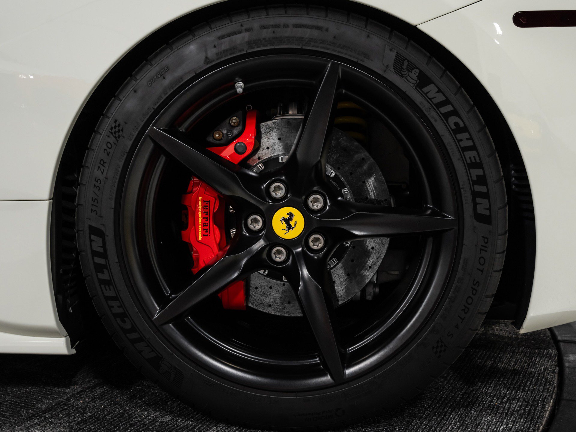 Used 2016 Ferrari 488 GTB RWD image 30