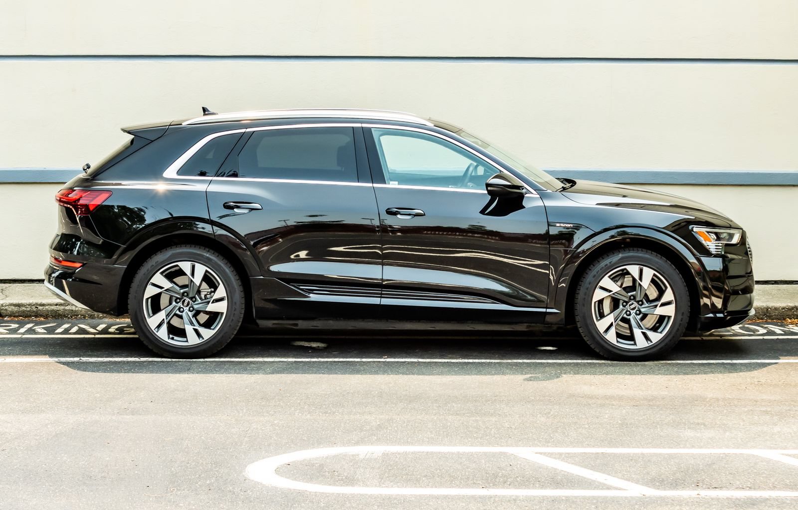 Used 2021 Audi e-tron Premium AWD/4WD image 9