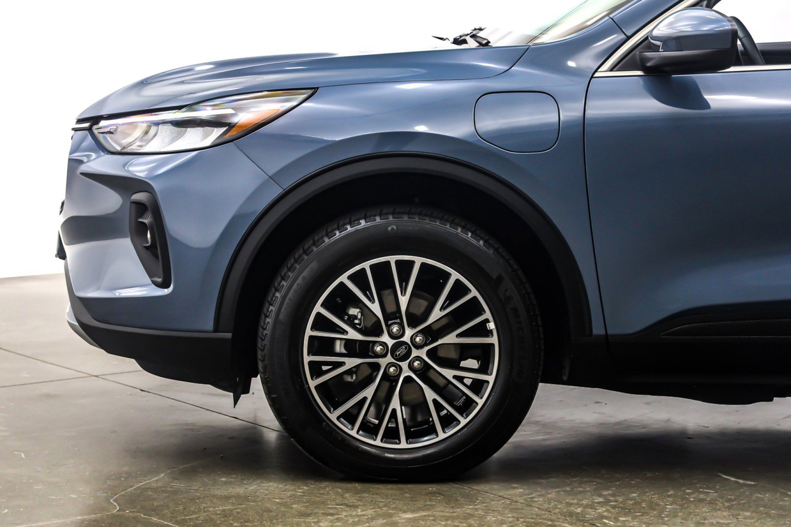 Used 2025 Ford Escape SE w/ Class II Trailer Tow Package image 10