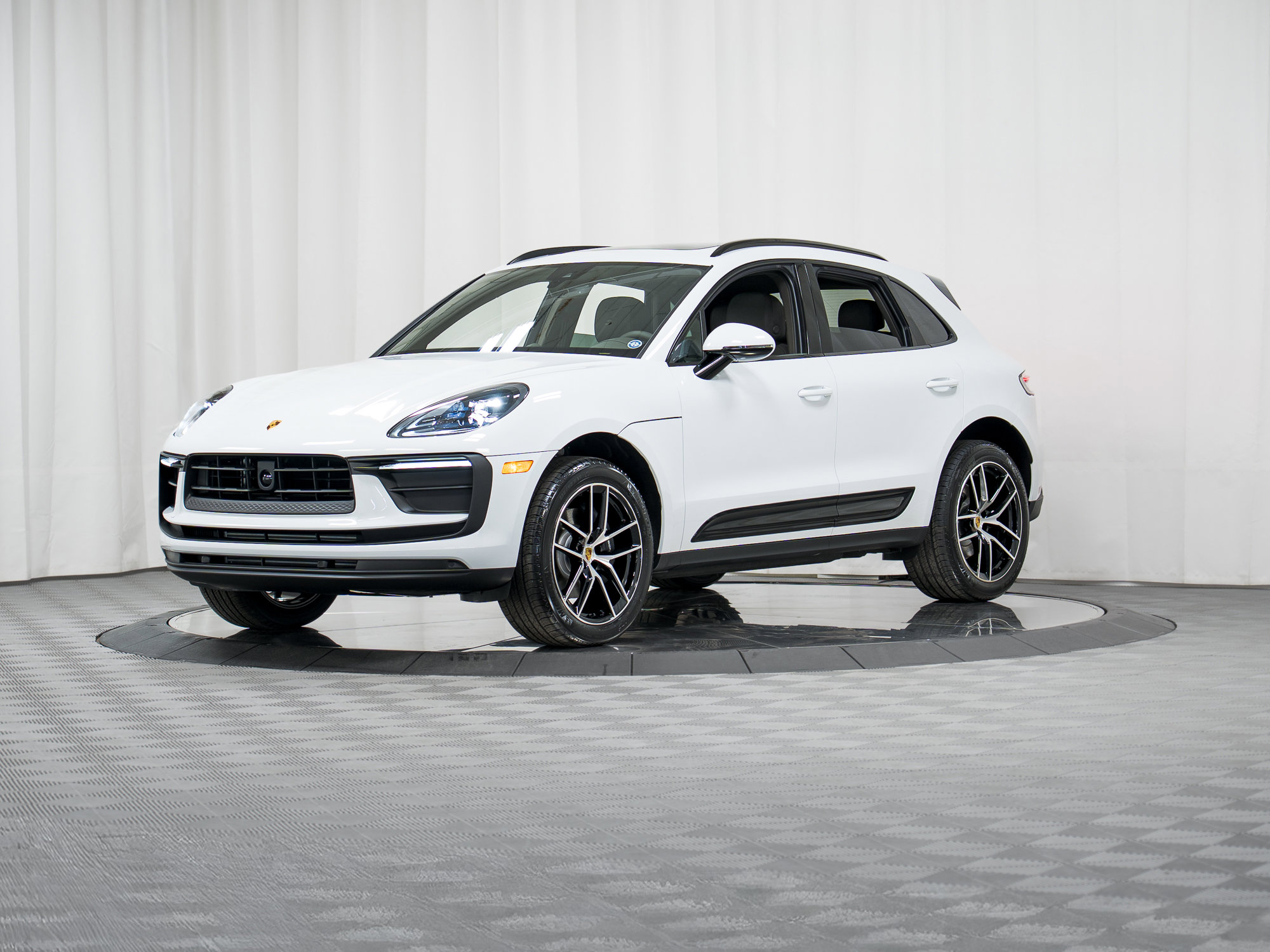 New 2026 Porsche Macan AWD/4WD image 30