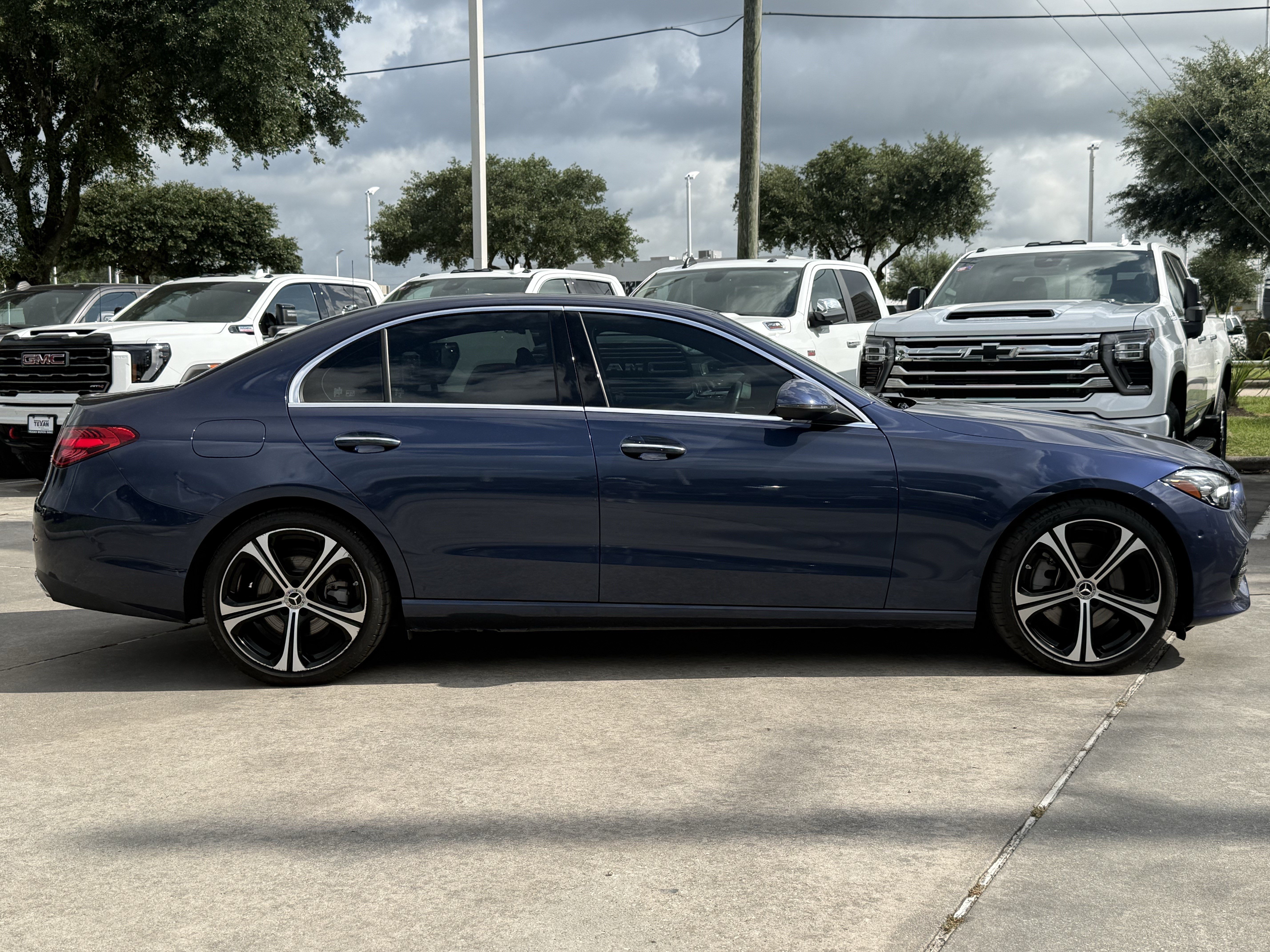 Used 2024 Mercedes-Benz C 300 Sedan image 3