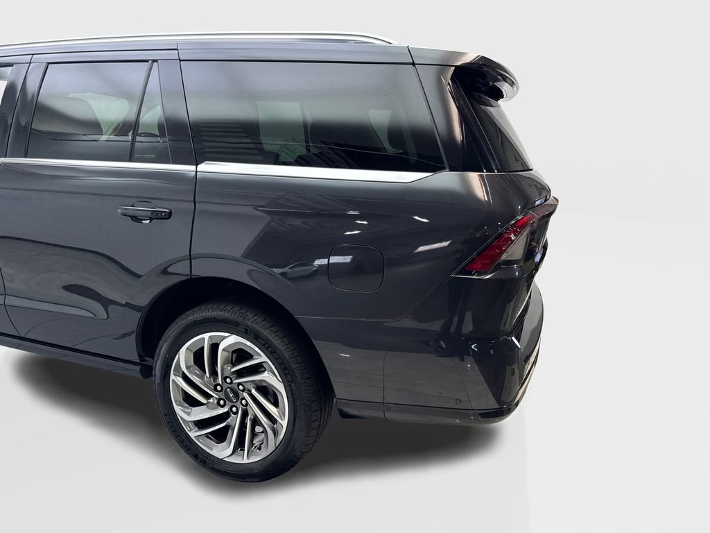 Used 2025 Lincoln Navigator Reserve AWD/4WD image 17