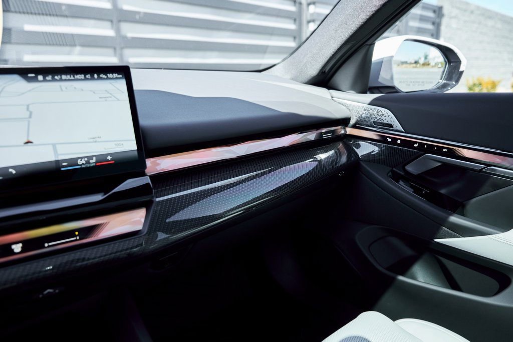 Used 2026 BMW 550e xDrive image 73