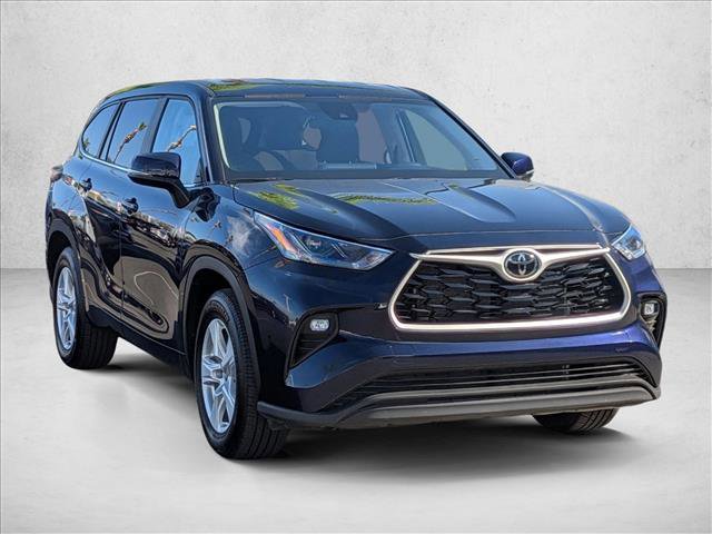 Used 2025 Toyota Highlander LE video 3