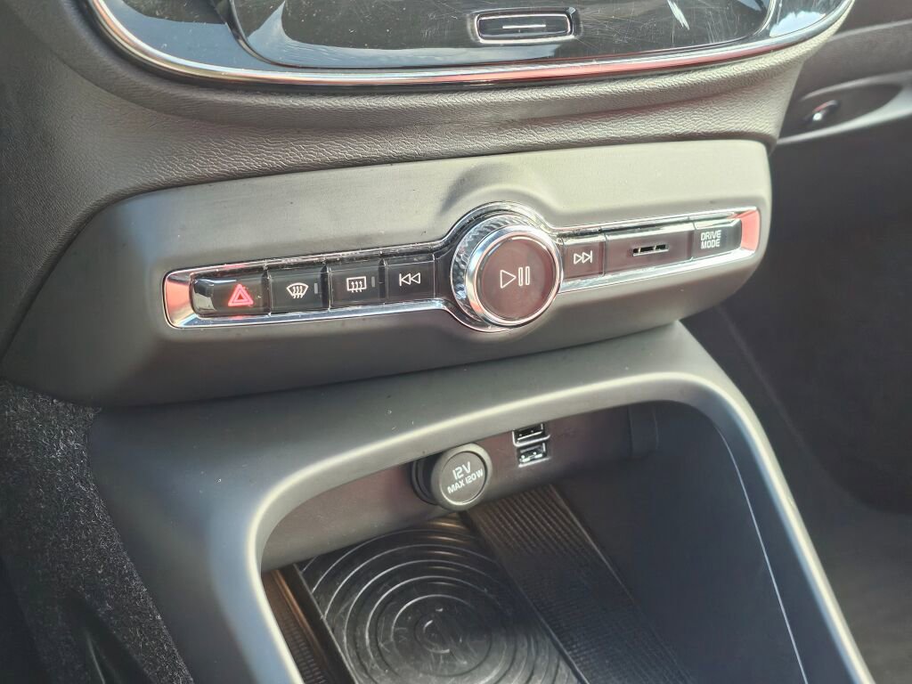 Used 2019 Volvo XC40 T4 Inscription image 34