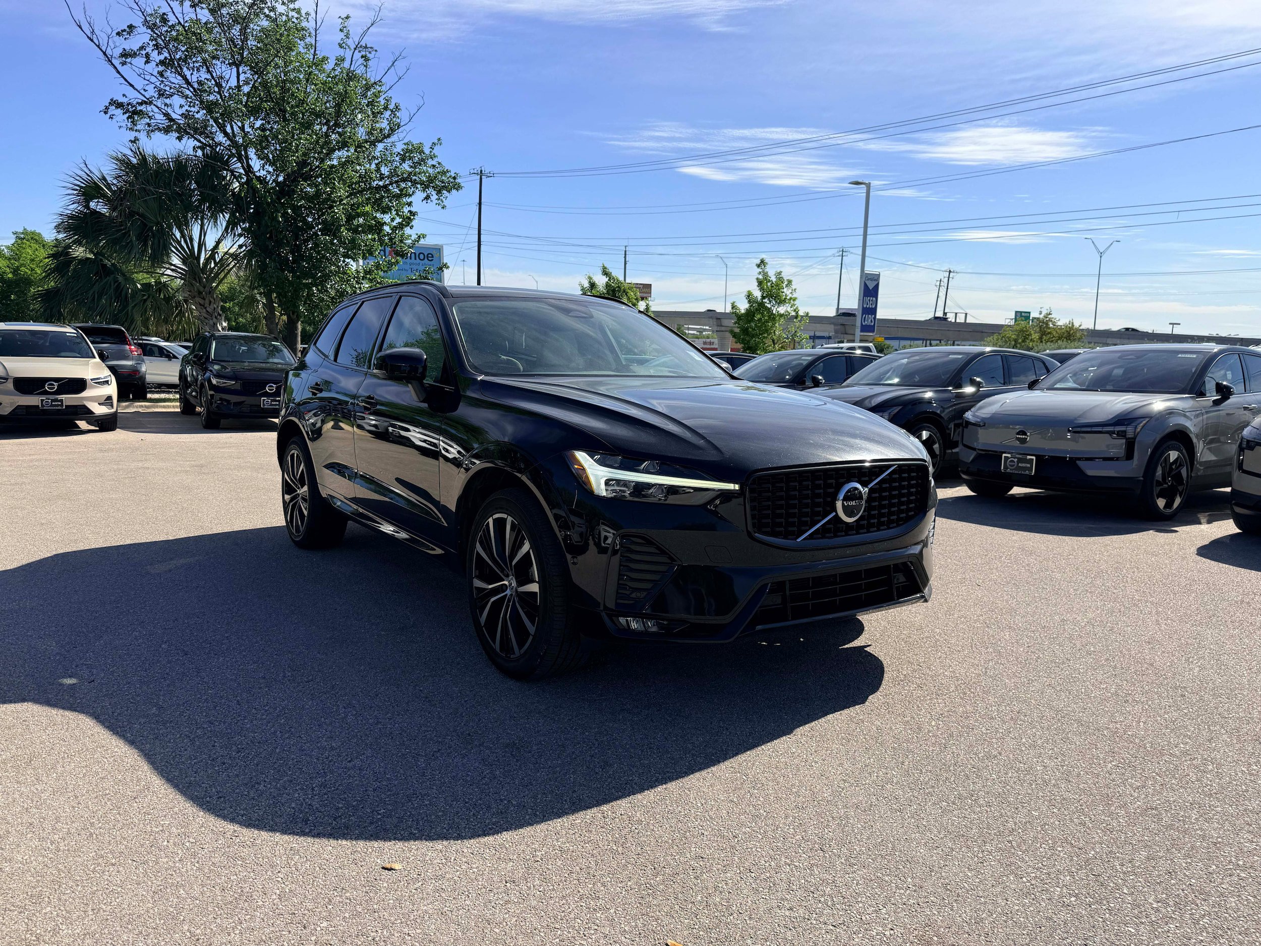 Certified 2023 Volvo XC60 B5 Plus w/ Climate Package image 7