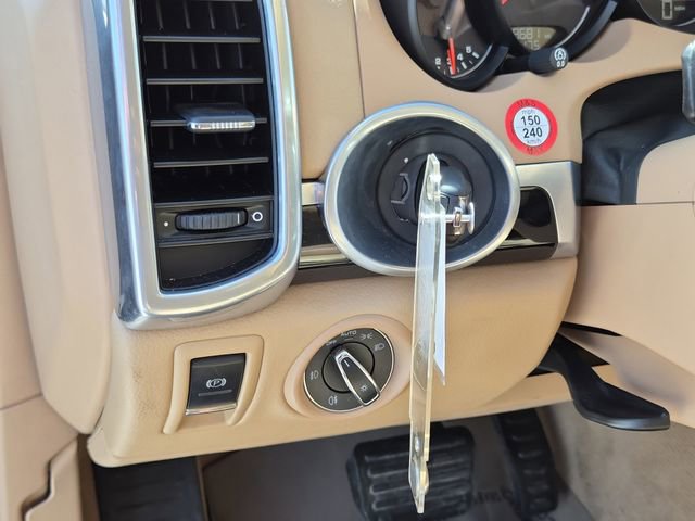 Used 2016 Porsche Cayenne image 25