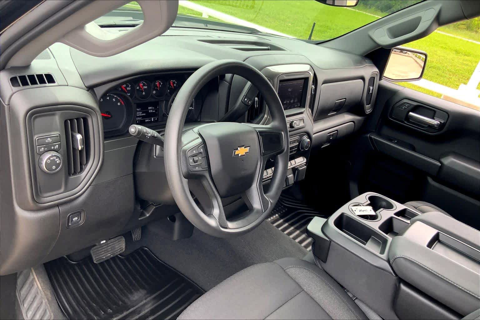Used 2026 Chevrolet Silverado 1500 Custom w/ Turbomax Blackout Package RWD image 18