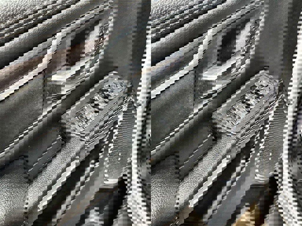 Used 2025 RAM 1500 Laramie image 14