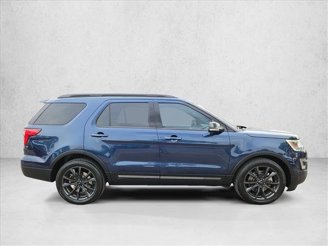 Used 2017 Ford Explorer XLT w/ Equipment Group 202A image 4