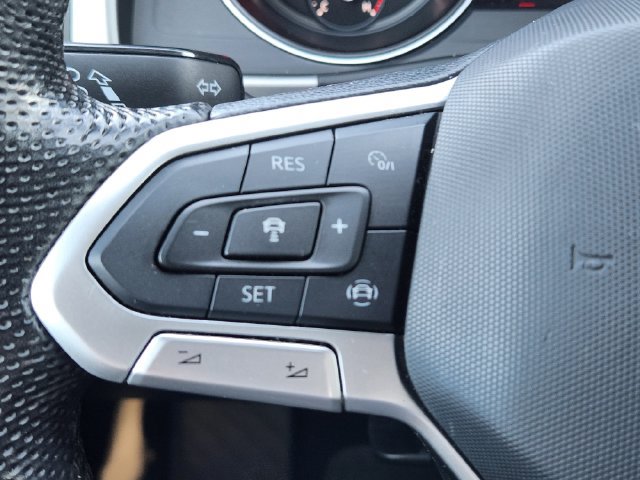 Used 2020 Volkswagen Atlas Cross Sport SE w/ Panoramic Sunroof Package FWD image 29