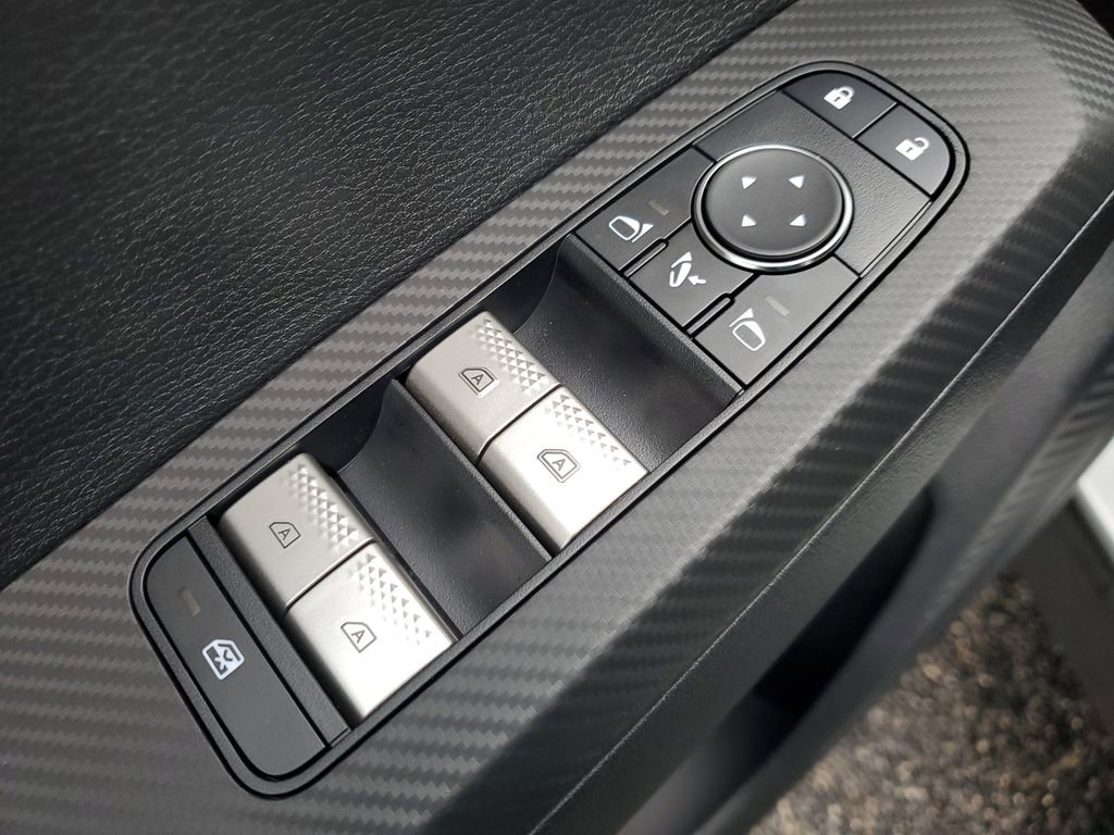 New 2025 Mitsubishi Outlander SEL image 17