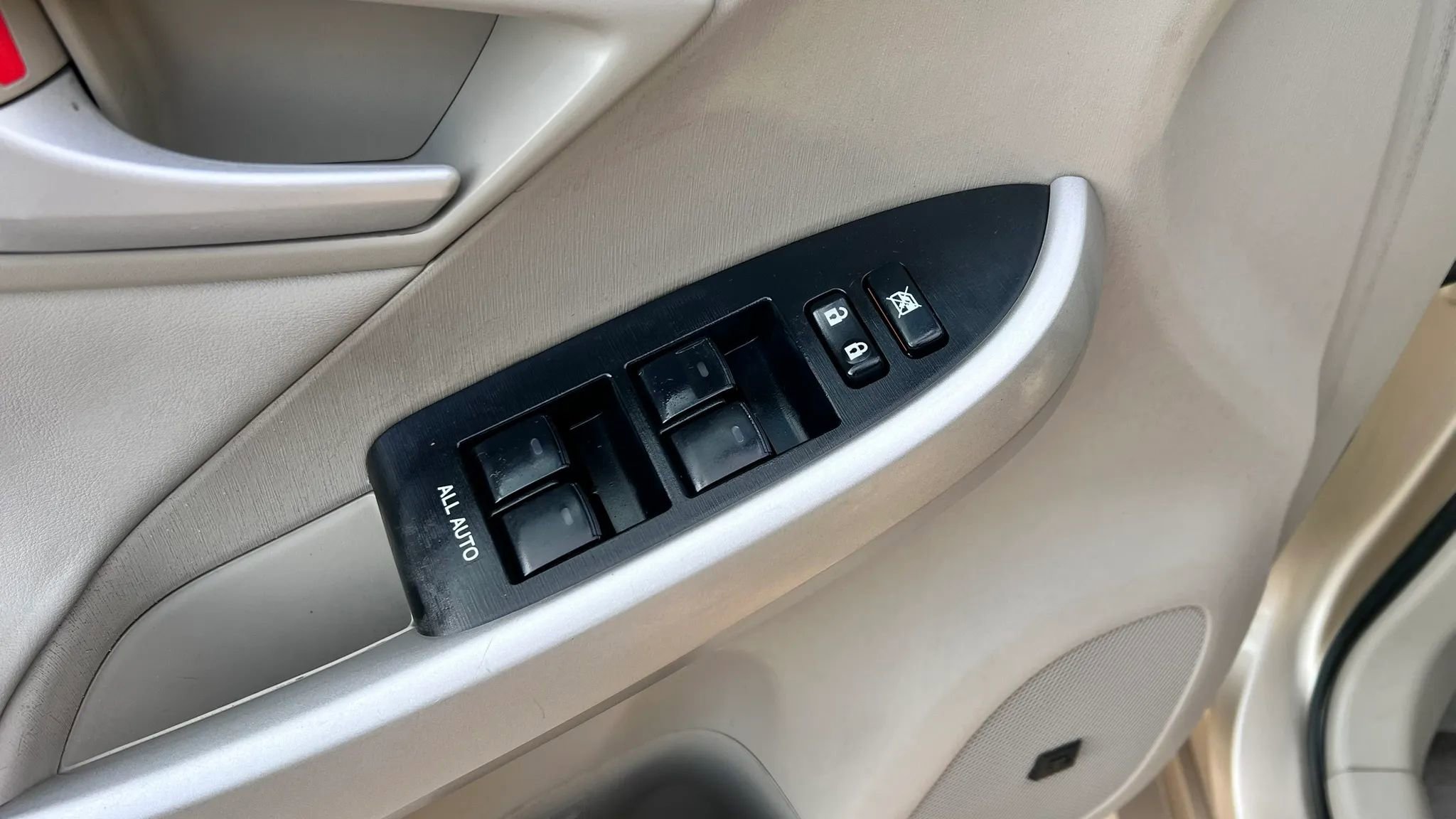 Used 2011 Toyota Prius Five w/ Advanced Technology Pkg image 13