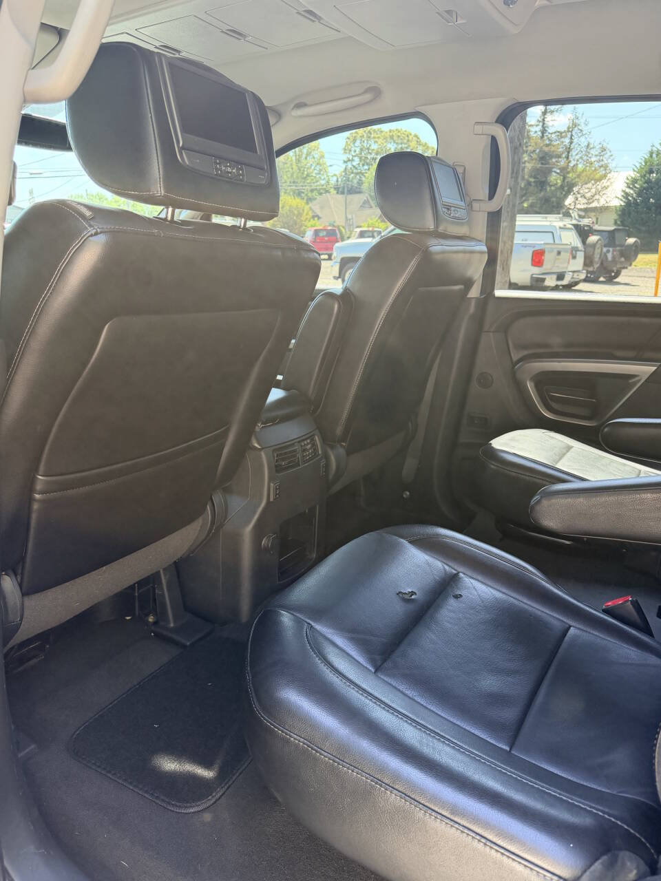 Used 2015 Nissan Armada Platinum w/ 2nd Row Captain Seat Package AWD/4WD image 4