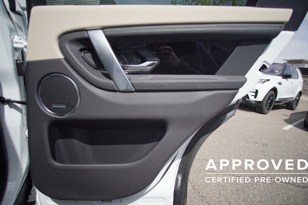 Used 2025 Land Rover Discovery Sport S image 25