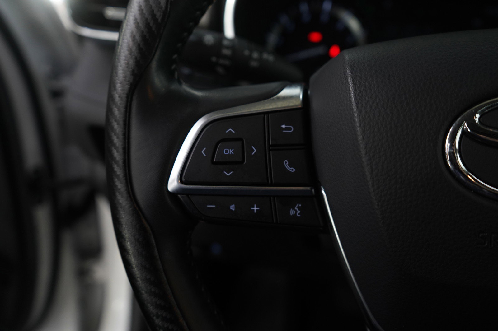 Used 2020 Toyota Highlander Limited image 16