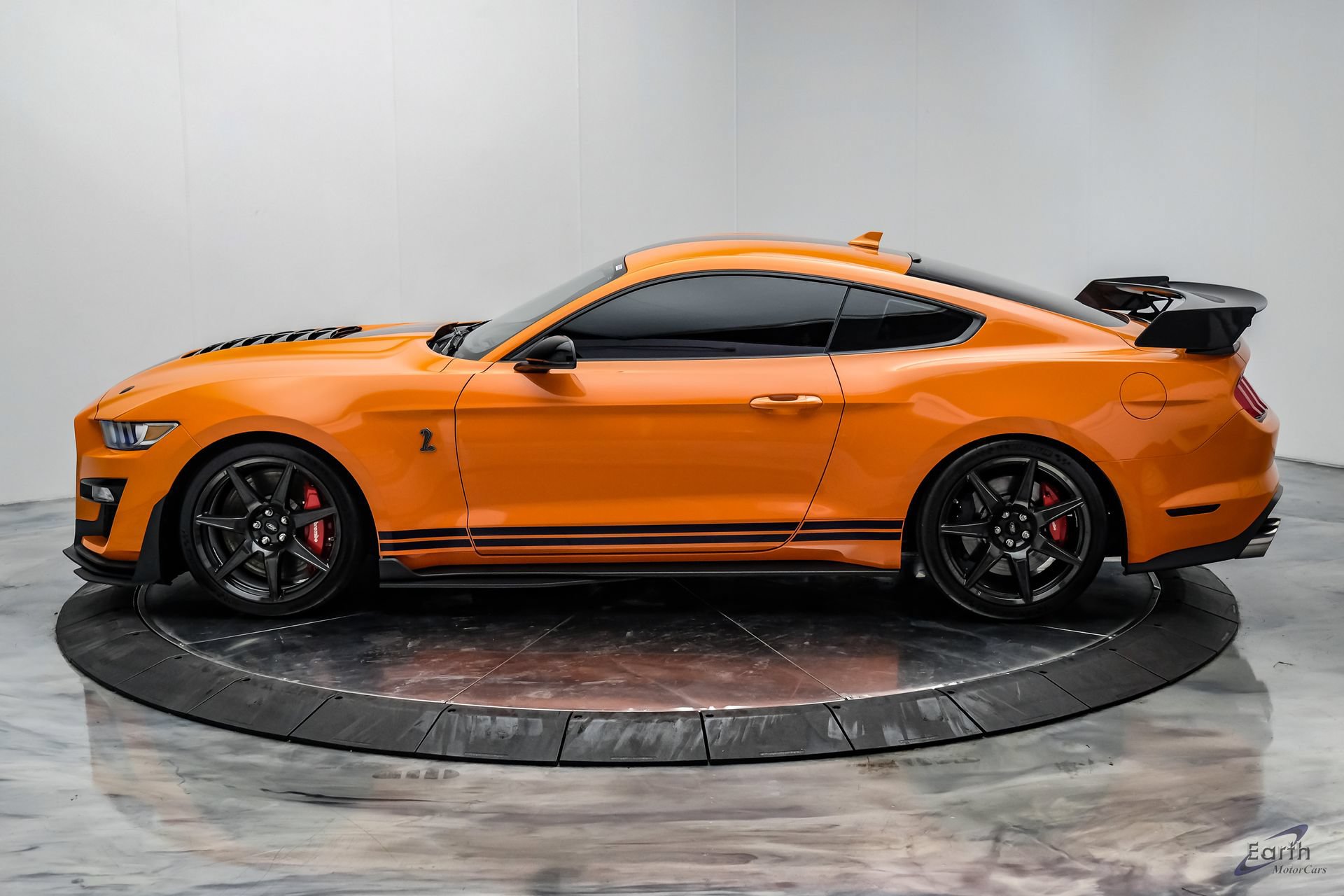 Used 2020 Ford Mustang Shelby GT500 w/ Carbon Fiber Track Pack RWD image 9